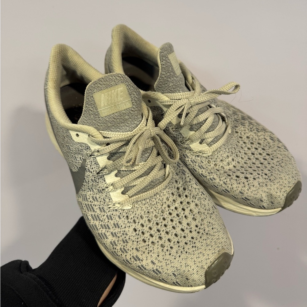 Grey Nike zoom tennis shoes